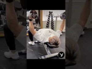 大胸筋を大きく動かす‼️『ダンベルフライ』#東京駅ジム #ボディメイク #パーソナルジム #筋トレ #ダイエット #ダンベルフライ #バストアップ #筋トレ