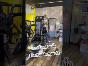 🏋️‍♀️ タイの可愛い女の子が大胸筋を鍛えています！  สาวน่ารักจากไทยกำลังฝึกกล้ามเนื้อหน้าอกอย่างแข็งขัน！#タイ美人#สาวไทยฟิตเนส