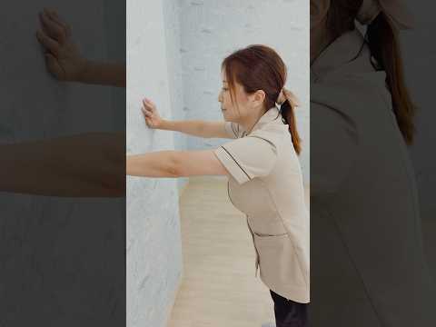 50代女性の体を若返らせる筋トレ②バストをアップさせる壁で腕立て伏せ#shorts #姫路市の橋本接骨院