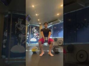 大胸筋トレーニング　ホームワークアウト　ルーティン　コアスクイーズサーフェス#shorts #short #ひきしめたい #トレーニング器具 #パフォーマンスアップ