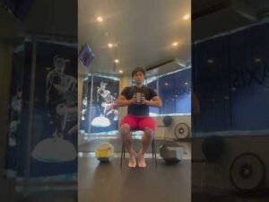 自宅で簡単　大胸筋トレーニング　バストアップ　ながらトレーニング　ホームワークアウト　#shorts #short #ダイエット #ひきしめたい #coresqueeze