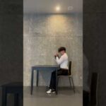 オフィストレーニング　わかりにくいですが大胸筋トレーニング　コアスクイーズサーフェス#shorts #short #胸トレ#胸板