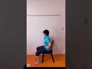【骨盤を前後に動かす②イス】#shorts バストアップ、ヒップアップ、腰痛予防！